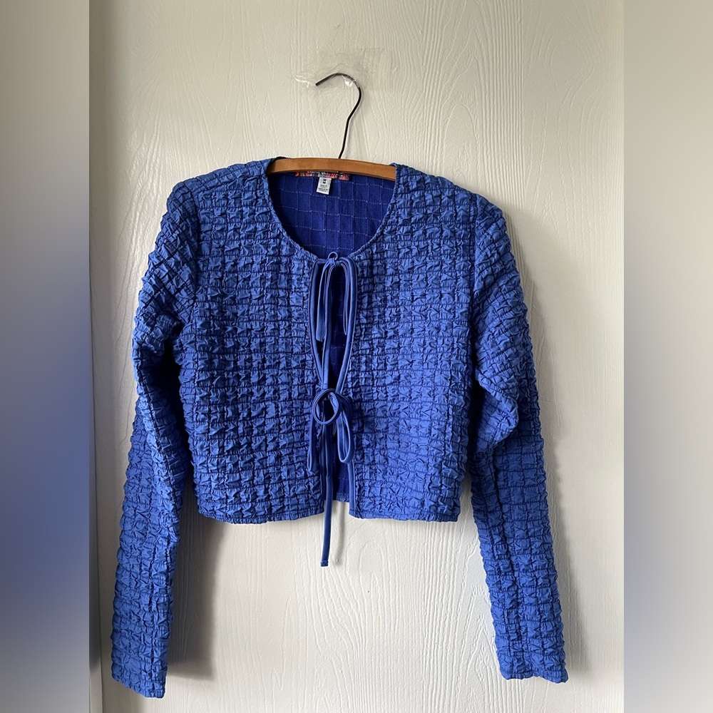 URBAN OUTFITTERS WOMEN’S TIE-FRONT TOP LONG SLEEVE